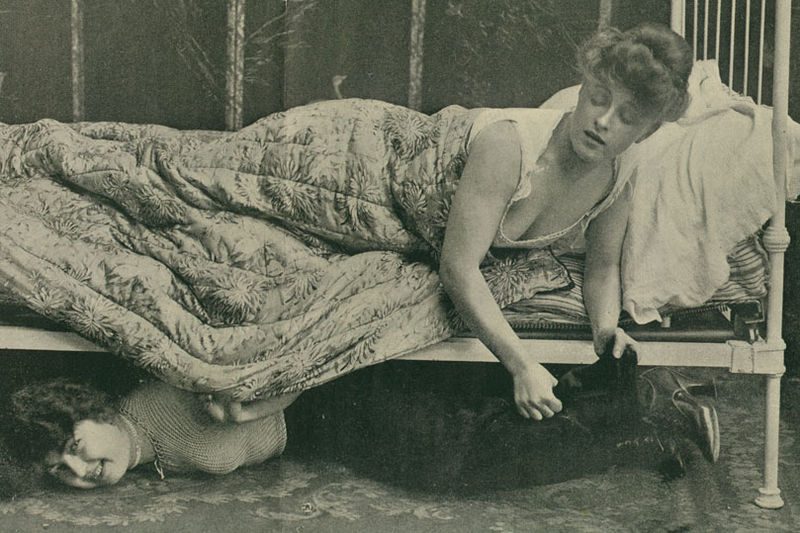 Bifurcation-1917-under_bed